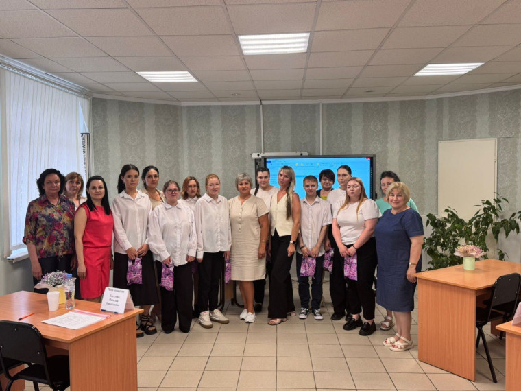 Почта России трудоустроила выпускников-почтовиков Омского колледжа управления и профессиональных технологий. Почта России трудоустроила выпускников-почтовиков Омского колледжа управления и профессиональных технологий.